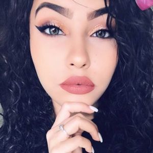 Meet your Posher, Desi